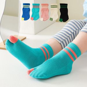 Heren sokken 5 paar kinderen katoen tabi Japanse mode kinderen gestreepte middenbuis twee teen student jongens meisjes klompen met tenen