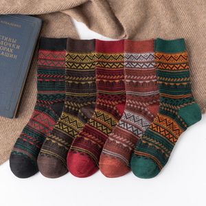Chaussettes pour hommes 5 paires de mode double aiguille façon ondulée à fines rayures style ethnique hommes mi-tube hiver vintage laine chaude 230912