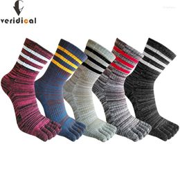 Calcetines para hombres 5 pares de hombre deportivo toe algodón a rayas coloridas compresión que absorbe el sudor de la condición física del dedo de viaje corto