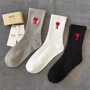 Herensokken Ami-sokken voor dames en heren met middelhoge tot hoge mouwen Franse stijl hart geborduurd rode perzik A-letter puur katoen veelzijdige Instagram trendy sokken