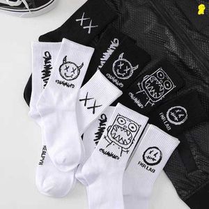 Herensokken Anime Sokken Mannen Vrouwen Koppels Grimas Lang Hiphop Wild Gelukkig Grappig Street Fashion Cartoon Koreaans College Stijl Basketbal Sokken T221011