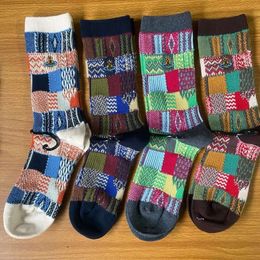 Chaussettes masculines automne et hiver nouvelle impératrice occidentale Dowager Saturne broderie double aiguille double way block à carreaux à carreaux moyens chaussettes empilées ygt9