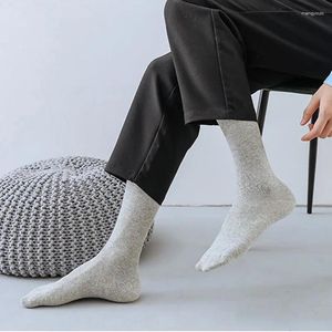 Chaussettes longues et chaudes en coton pour hommes, chaussettes à la mode, couleur unie, Tube élastique décontracté, hauteur des genoux, vente en gros, automne hiver