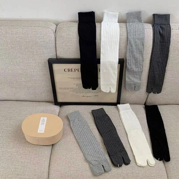 Chaussettes pour hommes coton peigné bout fendu femme couleur unie rayure confortable doux à deux orteils japonais Harajuku femmes Tabi Sox de haute qualité