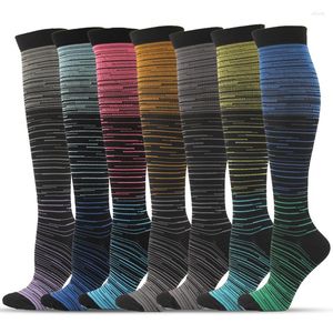 Chaussettes de Compression pour hommes, bas de sport d'hiver, matériau en Nylon, prévention des varices, motif de dessin animé, unisexe, Fitness, football