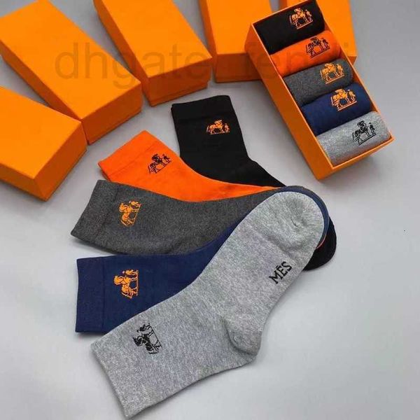 Calcetines para hombres Marca de diseñador Moda multicolor Moda para hombre Mujeres Hombres Algodón de alta calidad Todo fósforo Tobillo clásico Transpirable Mezcla de fútbol Baloncesto Una caja de 5 pares LLG6