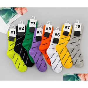 Calcetines para hombres Diseñador Moda para hombre Deporte Arco iris Largo Mid-Tubo Algodón Transpirable Alfabeto Hombres Mujeres Drop Entrega Ropa Ropa interior Otjpq