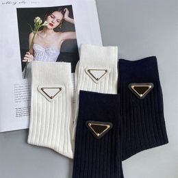 Herrensocken, Designer-Socken für Männer und Frauen, atmungsaktive Baumwollsocken mit Leder-Metallstück T230131213I