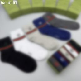 Heren Sokken Designer Solid Color Socks L Classic Ademende witte zwarte mode dames sokken van hoge kwaliteit Sports Garter Box V22