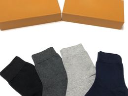 Créateur de chaussettes pour hommes spécialisé dans la conception d'ensembles cinq pièces, tendance mode numéro 23