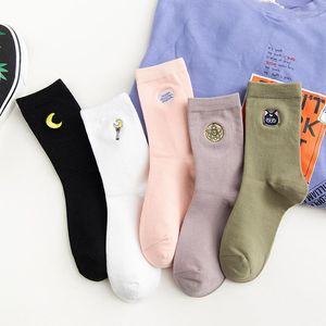 Hommes chaussettes broderie doux Harajuku dessin animé Anime coton mode femmes mignon collège drôle heureux bonbons Kawaii Animal hiver