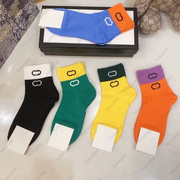 Chaussettes pour hommes tendance de la mode nouveau coton élastique respirant designer femmes déodorant absorption de la sueur pantoufles furtives cinq paires de boîte-cadeau