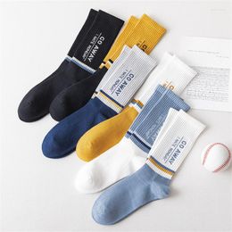 Chaussettes pour hommes Quatre saisons Sport Hommes Coton Mode Lettre Patchwork Hommes Sock Street Skateboard 6 couleurs Top Qualité Basketball