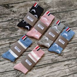 Chaussettes pour hommes Four Seasons Mens polyvalents et femmes Même chaussettes de ruban TB Coton silky Empilé de moelle de mollet.