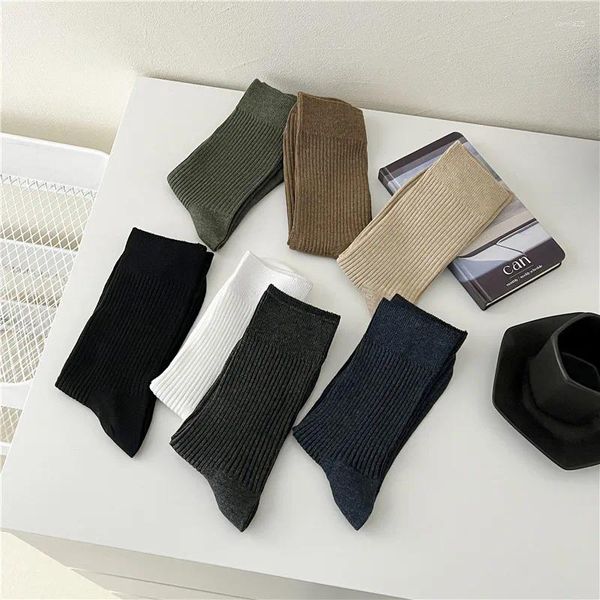 Calcetines para hombres de alta calidad de color sólido de color medio transpirable transfrontry equipo liso suave japonés moda larga macho casual