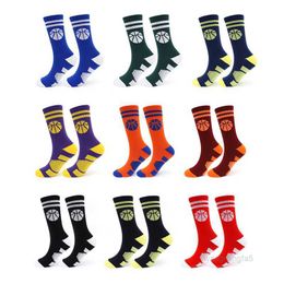 Calcetines para hombres Calcetería Baloncesto para hombres Marca de moda Impresión de fútbol personalizada Longitud media Deportes Correr al aire libre Calcetines largos absorbentes de sudor 0j9g