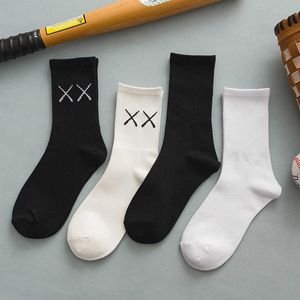 Herensokken Japanse Harajuku Retro Men Cotton Loose Socks High School Girls Koreaanse stijl Knitting Solid Color Long Black White Designer T221011