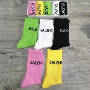 Chaussettes pour hommes Coffret cadeau pour hommes Designer Couleur Lettre Hommes Femmes Coton Skateboard Street Casual Sock