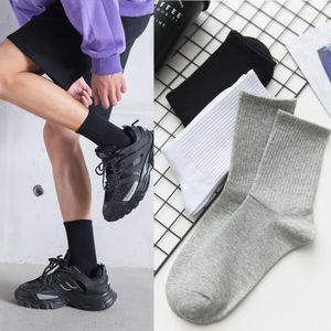 Chaussettes pour hommes Hommes Casual Coton Classique Noir Blanc Harajuku Street Sports Sock Hommes Fashion Crew