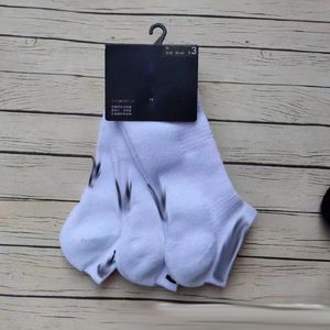 Chaussettes pour hommes chaussettes brodées chaussettes colorées bas de serviette chaussettes de basket-ball de sport moyennes et longues pour hommes et femmes 33Y9