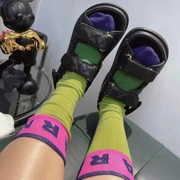 Chaussettes pour hommes nouvelles chaussettes de verrouillage colorées Alphabet imprimé chaussettes de mode de sport pur coton confortable doux respirant chaussettes de couple décontractées 231218