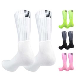 Herensokken Nieuwe fietsen Sokken Summer Cool Ademende niet -slip Sile Pro Competitie Aero Sports Bike Running Socks Calcetines Ciclismo Z0227