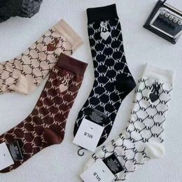 Chaussettes masculines Nouvelles marques de mode MLB NY NY BROIDED CORPS FULLE CORPS MÉDIAL MIDE LANDE COTTON Coton Instagram Popular Womens Sports Socks Drzt