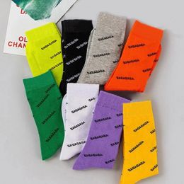 Chaussettes pour hommes Nouveau Paris Chaussettes Personnalité Alphabet Tendance Marque Couleur Bonbon Chaussettes Sport Skateboard Loisirs Hip hop Rue Coton Chaussettes 231218