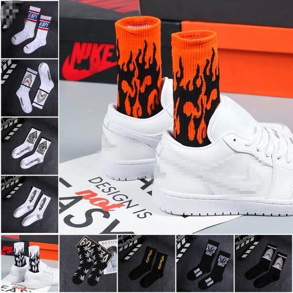 Paire de chaussettes pour hommes Mode homme Hip Hop Hit Color On Fire Crew Red Flame Blaze Power Torch Warmth Street Skateboard Chaussettes en cotonMen's Men'sMen'