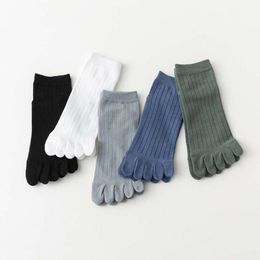 Paire de chaussettes d'été à cinq doigts pour hommes, fines, respirantes, absorbant la sueur, bonneterie de Sport en coton doux, confortables, courtes, bateau