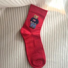 Chaussettes masculines rouges pour hommes dessin animé gentleman ours coton harajuku skateboard nouveauté hremphable sox Noël cadeau