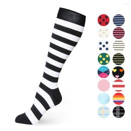 Chaussettes de Sport à Compression Anti-Fatigue pour hommes et femmes, bas en Nylon, spécialisés dans le cyclisme en plein air, Sports musculaires tirés