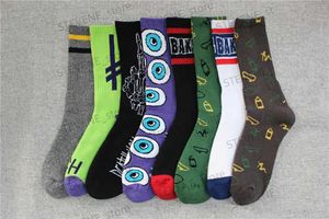 Chaussettes pour hommes chaussettes de sport 2018 yeux majeur Harajuku Skate Tube chaussettes hommes et femmes chaussettes de rue T231122