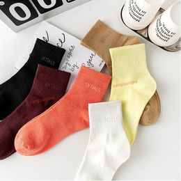 Chaussettes pour hommes printemps et été couleur bonbon impression d'étiquettes en caoutchouc tridimensionnelles chaussettes courtes en pur coton Ins même mode sportive