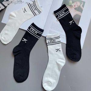 Chaussettes masculines printemps et d'été Nouvelles chaussettes alphabet à double aiguille mince coton en silicone à rayures Fashion European Ins Mid Tube