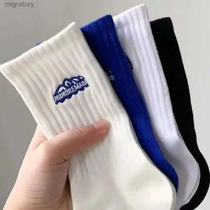 Heren Sokken Uni Color Mid Calf Socks for Men and Women Fine Details sportief paar trendy basketbal 4 paren yq240423