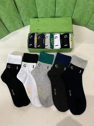 Chaussettes masculines créatrices masculines en gros de la mode sportive coton féminine amikaki et loisir féminin respirant la cheville avec