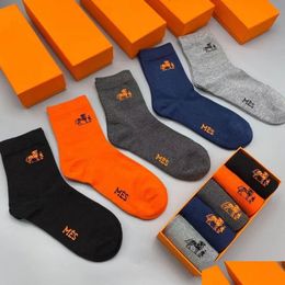 Chaussettes pour hommes en gros Mens Designer Femmes 100% pur coton Sports Mode Amikaki et cheville Drop Livraison Vêtements Sous-vêtements Dhifx