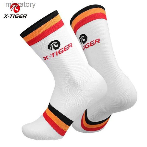 Chaussettes masculines X-Tiger Cycling Crew chaussettes pour hommes et femmes chaussettes à cyclisme respirantes extérieurs Running Bicycle Compression Sports Socks Neutral Running Choques YQ240423
