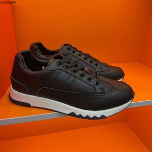 Chaussures de sport pour hommes Tissus de loisirs de créateurs de luxe utilisant de la toile et du cuir Matériau confortable Une variété de taille38-46 mkjk rh400000002