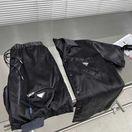 Traje deportivo para hombre Camisas de nylon Diseñador Camiseta de lujo Triángulo de metal Impermeable Top Moda Conjunto de pantalones cortos de secado rápido