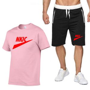 Sportpakken voor herenpakken Pak Summer Ademende T-shirt 2-delige set Men Solid Color Fitness Gyms Running Sportswear Mannelijk tracksuit merk Logo print