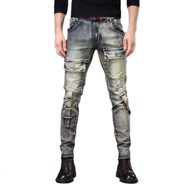 Spring para hombres nuevos jeans de motocicleta, moda juvenil, tendencia retro, temperamento, ajuste delgado, pantalones de lápiz de pies pequeños