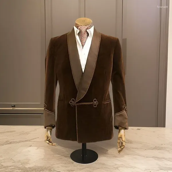 Trajes para hombres 1 pieza de chaqueta de fumar de terciopelo marrón con chaqueta de hombre de doble botonadura para el novio de la boda Prom abrigo único traje de moda masculina 2024