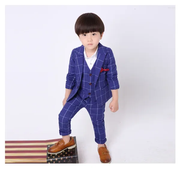 Costumes pour hommes 2023 Bleu Plaid Garçons Costume 3 Pièces Slim Fit Enfants Bal De Mariage Blazer Enfant Smoking Robe Formelle Veste Pantalon Gilet