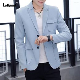 Trajes para hombres 2023 Botones dobles Hombres Blazers de moda Chaquetas con cuello de solapa Diseño de bolsillo Ropa de abrigo Otoño Casual Blazer Ropa para hombre sexy