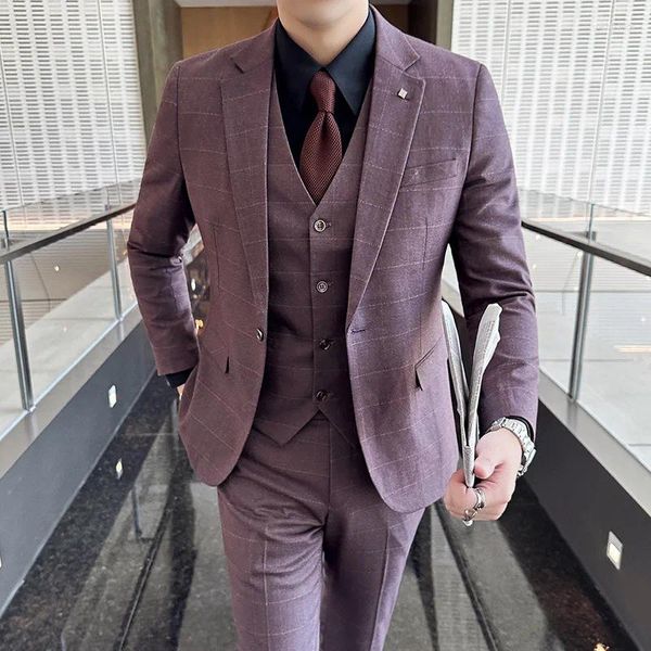 Trajes para hombres 2023 Hombres de gama alta (traje chaleco pantalones) Moda de tres piezas y versión coreana atractiva Traje informal de negocios ajustado Boda
