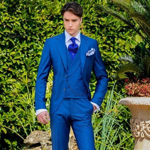 Trajes para hombres 2023 Últimos diseños de pantalones de abrigo Azul real Traje italiano para hombres Clásico Suave para hombre Esmoquin Prom Blazer Chaqueta personalizada de 3 piezas Masculino