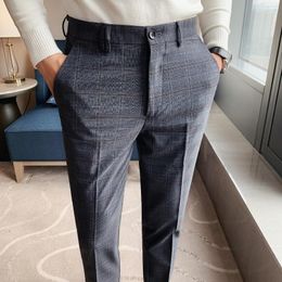 Herenpakken 2023 Plaid -jurkbroek voor heren Casual taps toelopende beenbroek met geruit patroon voor verfijnde stijl