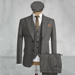 Costumes pour hommes 2024 Costume pour hommes 3 pièces (veste, gilet, pantalon) à chevrons, beau style britannique, revers approprié, solide, mariage à simple boutonnage